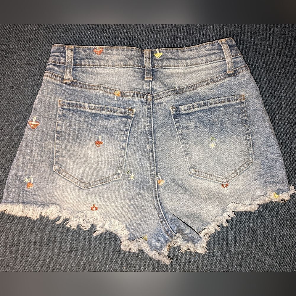 Tinsel Town light blue jean cut off shorts, size 3 - Picture 4 of 5